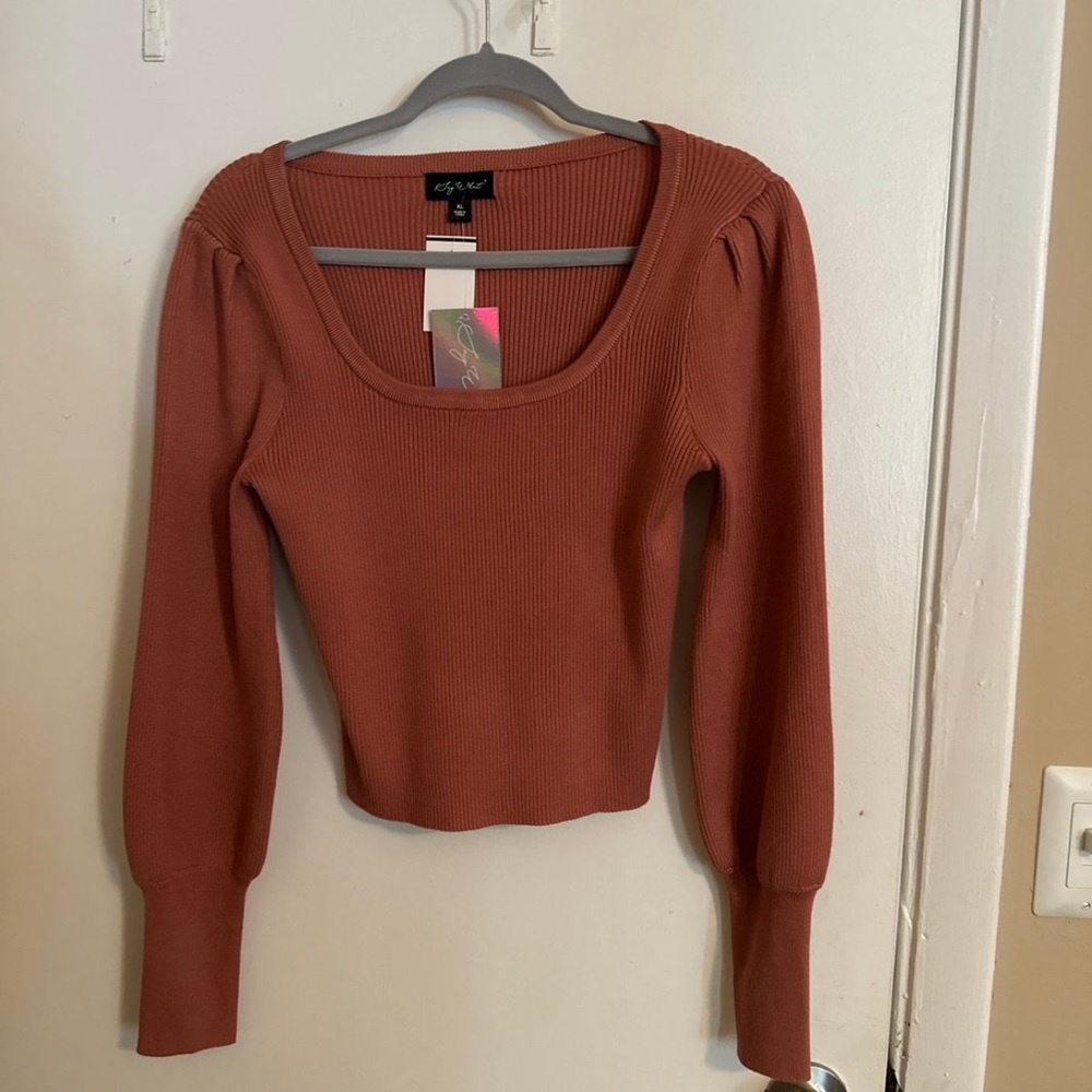 Cropped long sleeve shirt